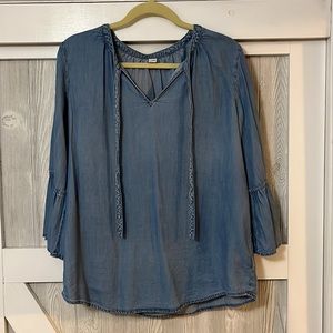 Chambray/denim shirt